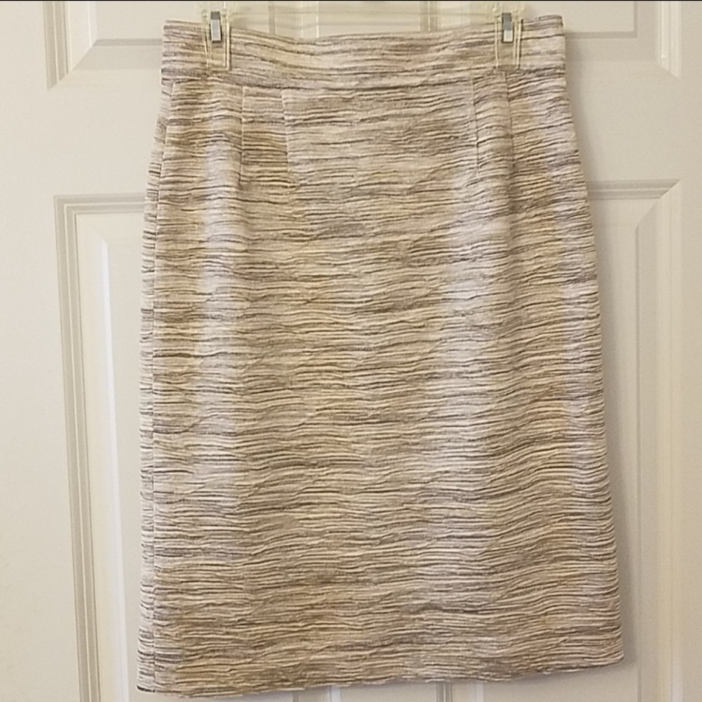 $139. Isabel & Nina size 4 Dainty‎ and Elegant